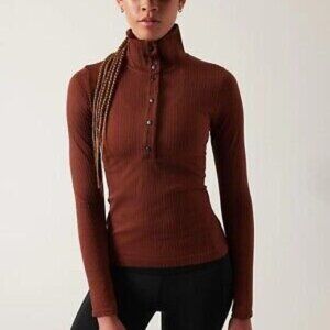Athleta Flurry Seamless Henley in Mahogany